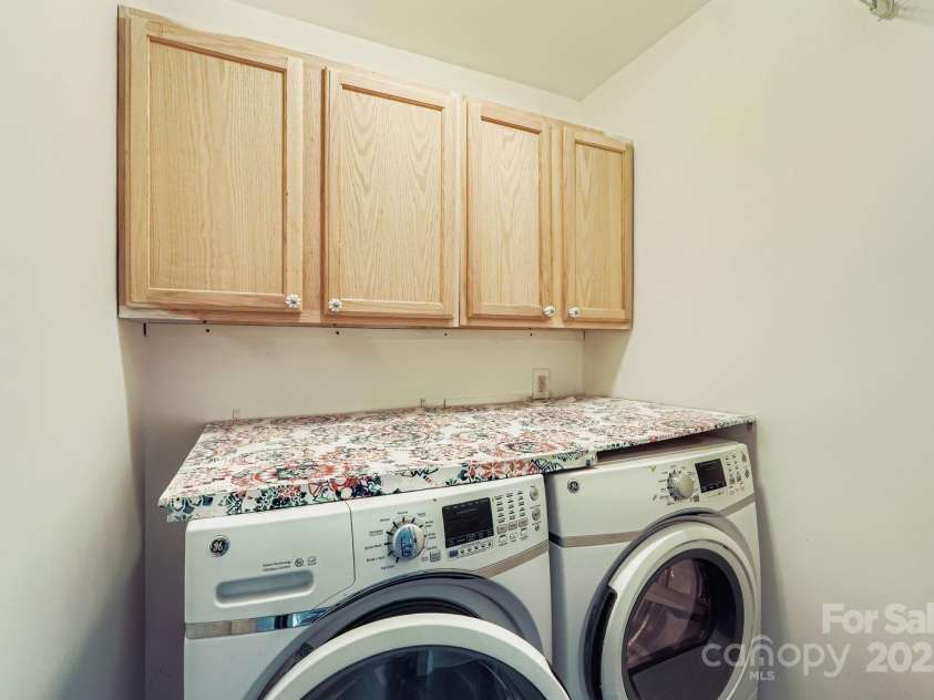 7325 Honey Flower Place, Charlotte, NC 28214.  MLS# CAR4286635, YatesRealty ID 31622. 