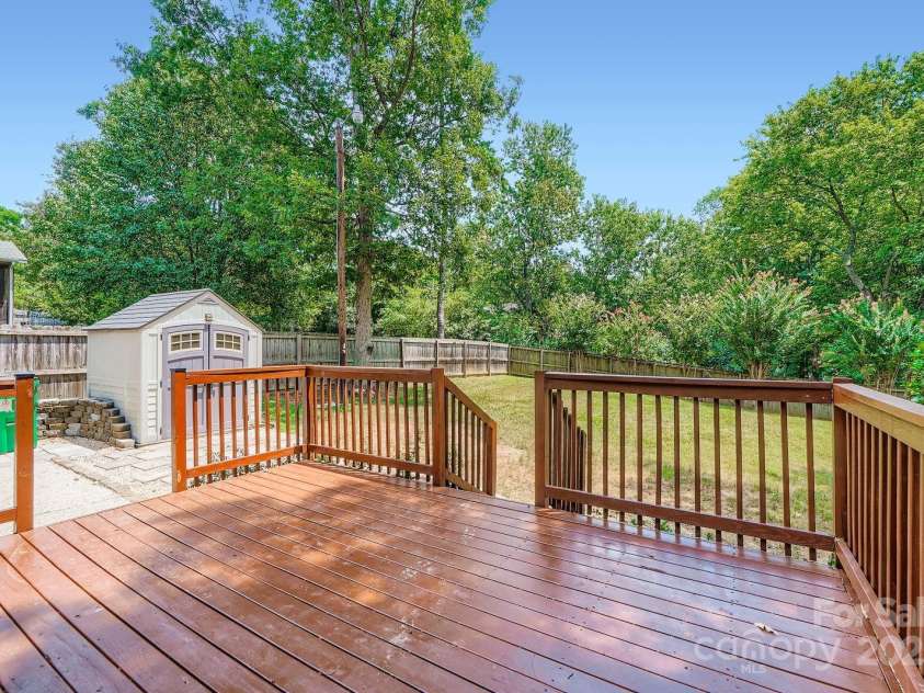 7325 Honey Flower Place, Charlotte, NC 28214.  MLS# CAR4286635, YatesRealty ID 31622. 