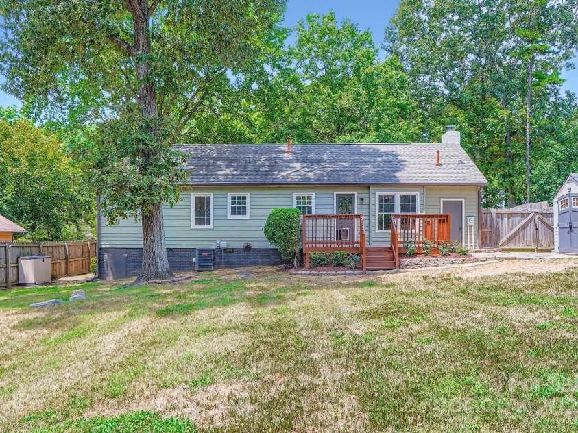 7325 Honey Flower Place, Charlotte, NC 28214.  MLS# CAR4286635, YatesRealty ID 31622. 