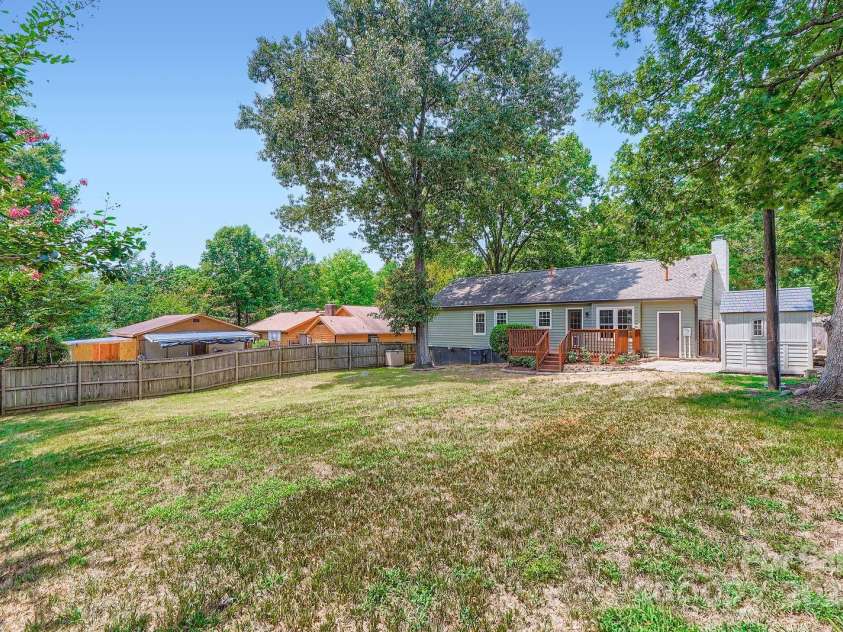 7325 Honey Flower Place, Charlotte, NC 28214.  MLS# CAR4286635, YatesRealty ID 31622. 