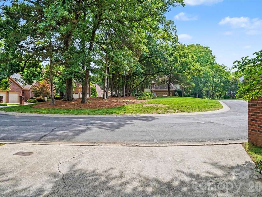 5112 Tedorill Lane, Charlotte, NC 28226.  MLS# CAR4391270, YatesRealty ID 31623. 