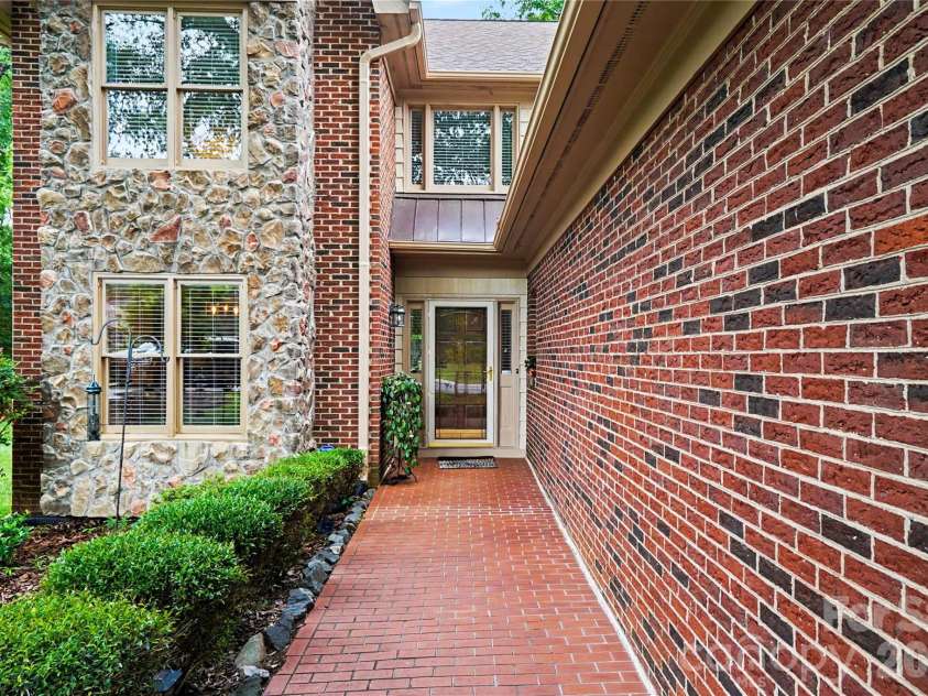 5112 Tedorill Lane, Charlotte, NC 28226.  MLS# CAR4391270, YatesRealty ID 31623. 