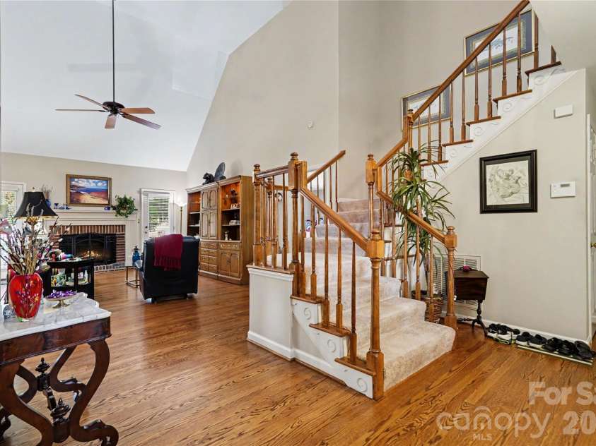 5112 Tedorill Lane, Charlotte, NC 28226.  MLS# CAR4391270, YatesRealty ID 31623. 