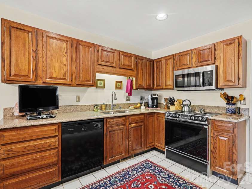 5112 Tedorill Lane, Charlotte, NC 28226.  MLS# CAR4391270, YatesRealty ID 31623. 