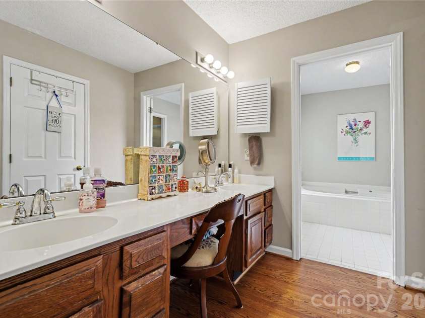 5112 Tedorill Lane, Charlotte, NC 28226.  MLS# CAR4391270, YatesRealty ID 31623. 