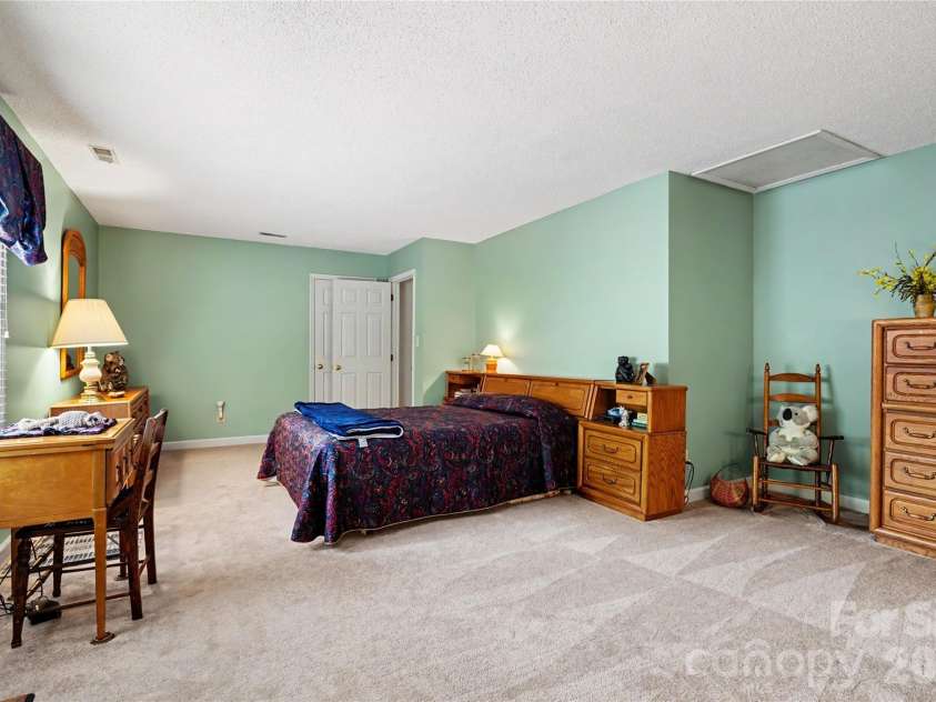 5112 Tedorill Lane, Charlotte, NC 28226.  MLS# CAR4391270, YatesRealty ID 31623. 