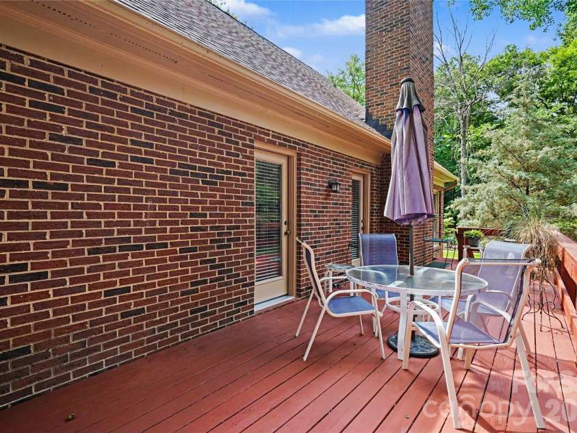 5112 Tedorill Lane, Charlotte, NC 28226.  MLS# CAR4391270, YatesRealty ID 31623. 