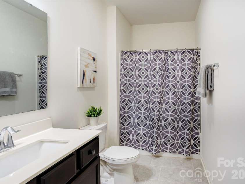 6319 Clarisse Drive, Concord, NC 28025.  MLS# CAR4393994, YatesRealty ID 31625. Bathroom