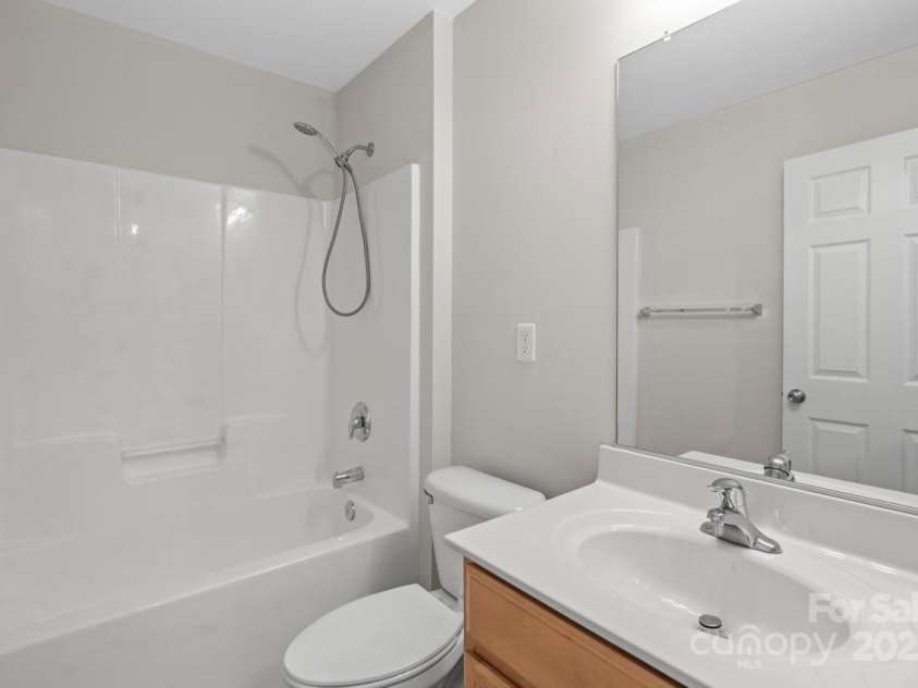 104 Arcadian Way, Mooresville, NC 28117.  MLS# CAR4288099, YatesRealty ID 31627. 2nd full bath with tub and shower