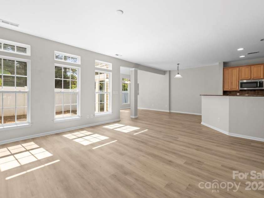 104 Arcadian Way, Mooresville, NC 28117.  MLS# CAR4288099, YatesRealty ID 31627. Breakfast area opens to sunroom/flex space
