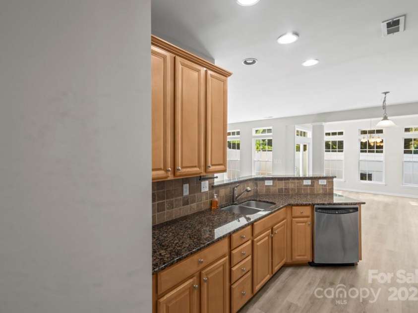 104 Arcadian Way, Mooresville, NC 28117.  MLS# CAR4288099, YatesRealty ID 31627. Granite countertops and tile backsplash