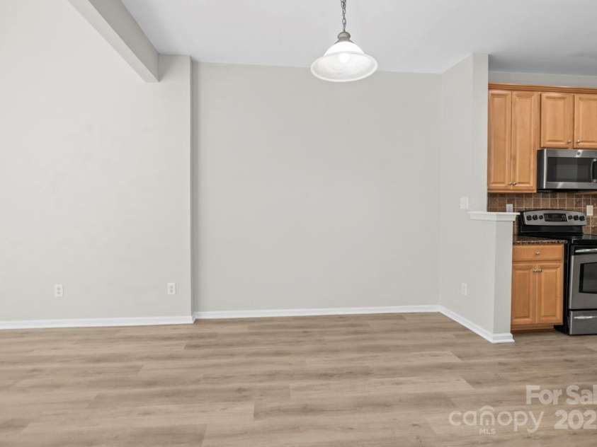 104 Arcadian Way, Mooresville, NC 28117.  MLS# CAR4288099, YatesRealty ID 31627. Microwave and ceramic cook top stove