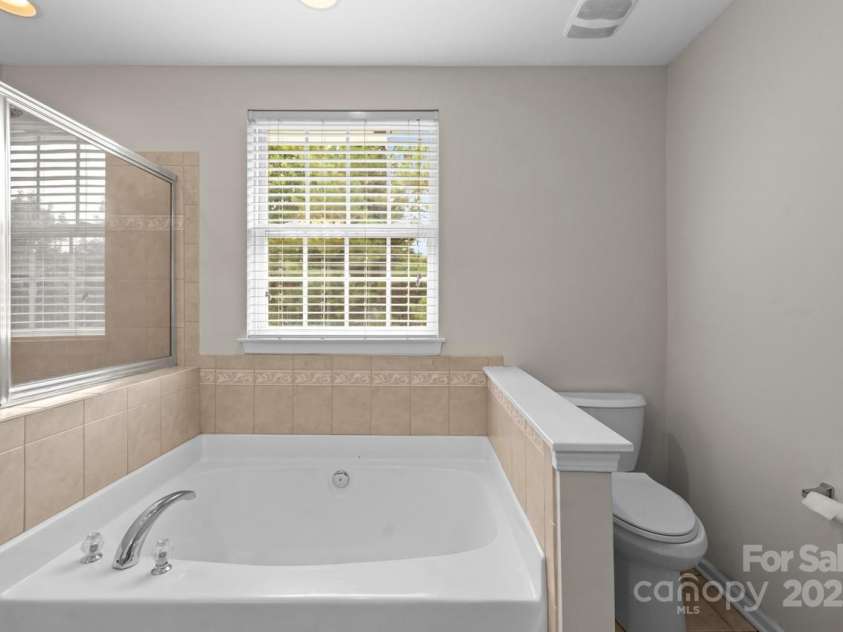 104 Arcadian Way, Mooresville, NC 28117.  MLS# CAR4288099, YatesRealty ID 31627. Oversized soaking tub in primary