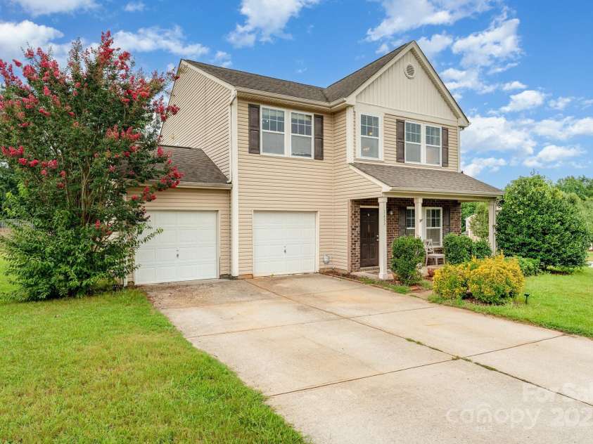 1459 Winter Drive, Statesville, NC 28677.  MLS# CAR4288886, YatesRealty ID 31628. 