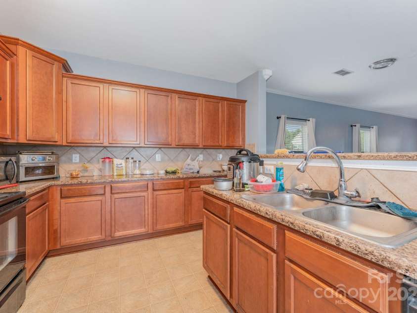 1459 Winter Drive, Statesville, NC 28677.  MLS# CAR4288886, YatesRealty ID 31628. 