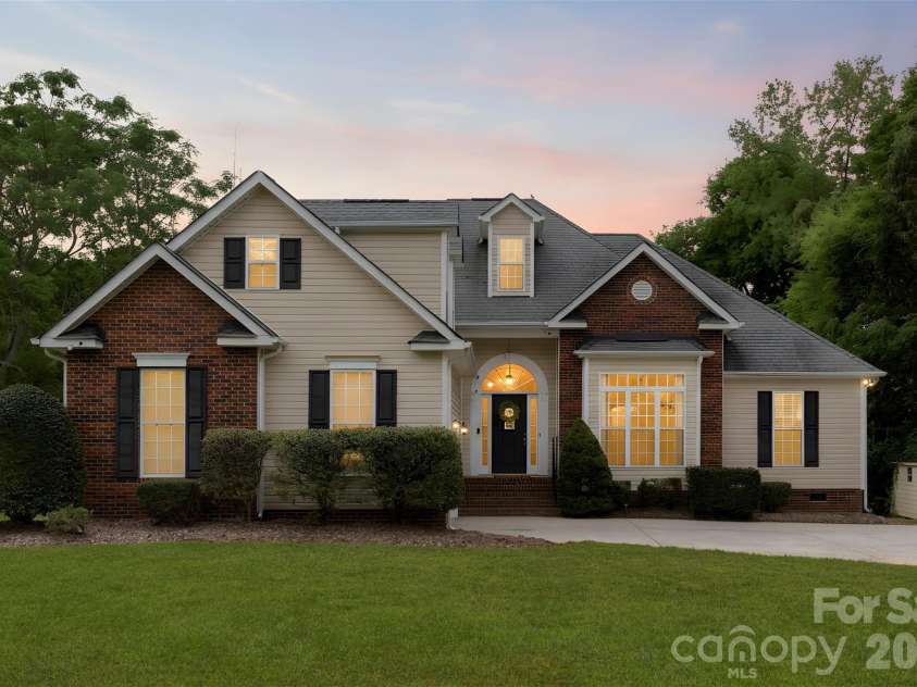 2801 Sweetgrass Lane, Monroe, NC 28112.  MLS# CAR4394232, YatesRealty ID 31628. 