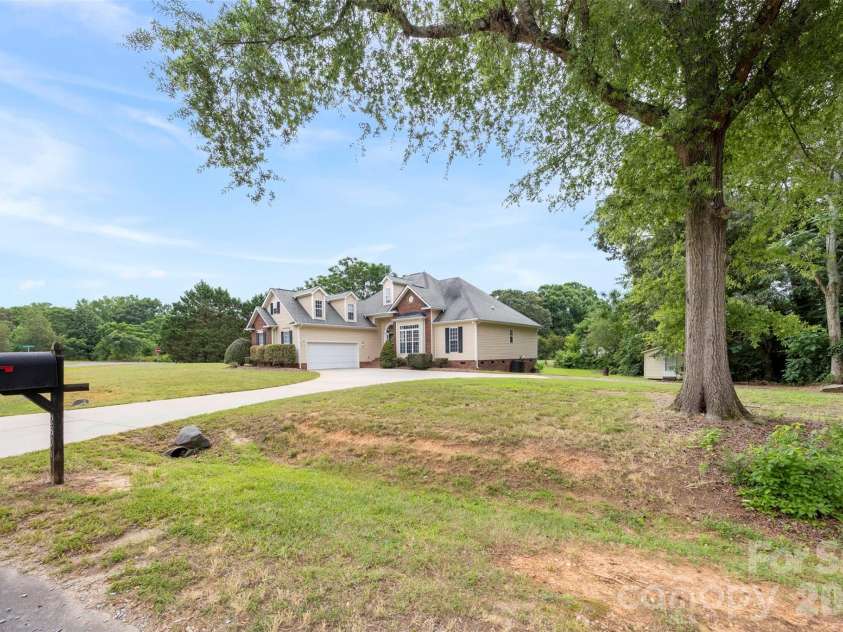 2801 Sweetgrass Lane, Monroe, NC 28112.  MLS# CAR4394232, YatesRealty ID 31628. 