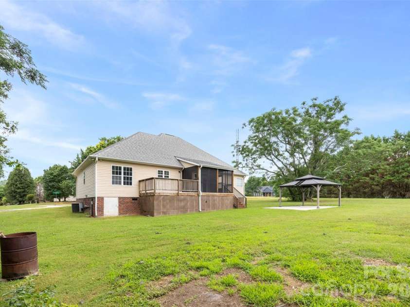 2801 Sweetgrass Lane, Monroe, NC 28112.  MLS# CAR4394232, YatesRealty ID 31628. 