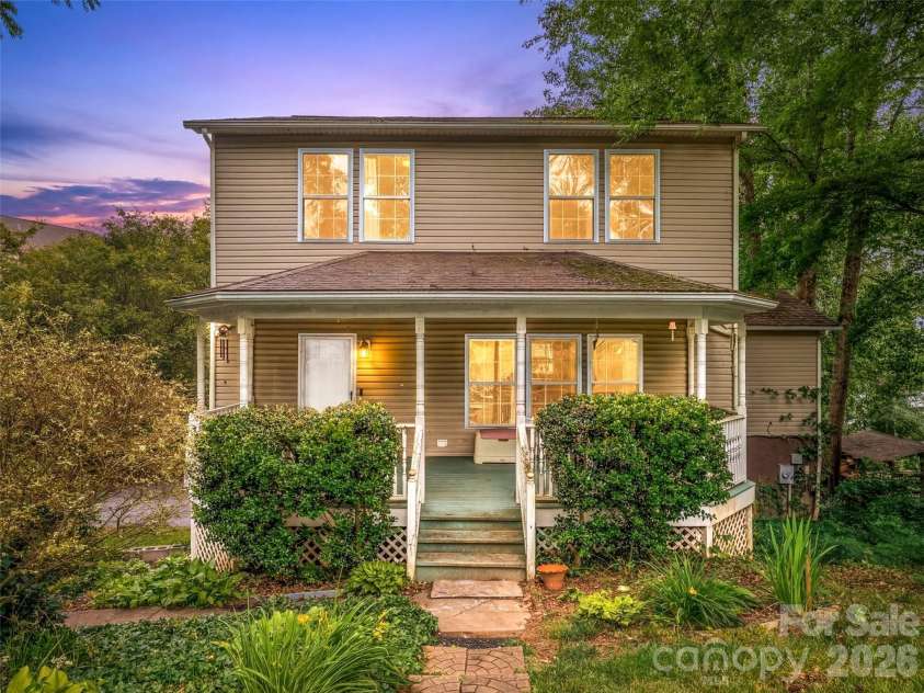 17 Captains Drive, Candler, NC 28715.  MLS# CAR4385874, YatesRealty ID 31630. 