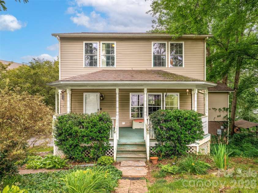 17 Captains Drive, Candler, NC 28715.  MLS# CAR4385874, YatesRealty ID 31630. 