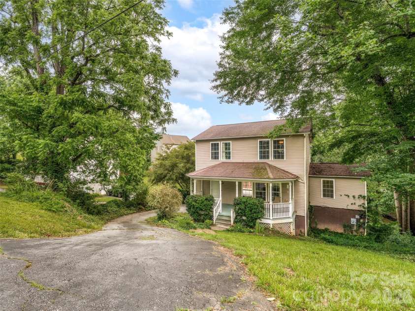 17 Captains Drive, Candler, NC 28715.  MLS# CAR4385874, YatesRealty ID 31630. 