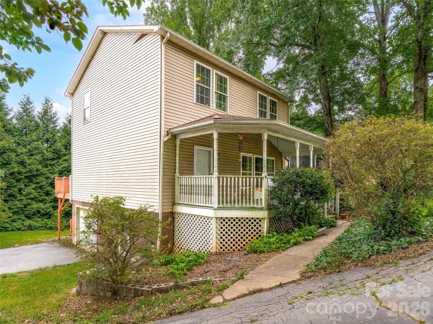17 Captains Drive, Candler, NC 28715.  MLS# CAR4385874, YatesRealty ID 31630. 