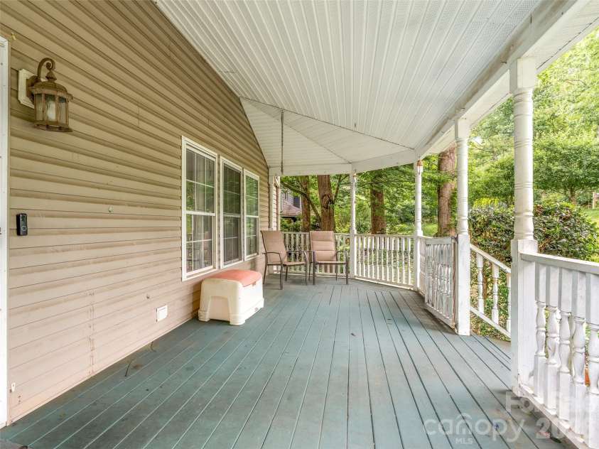 17 Captains Drive, Candler, NC 28715.  MLS# CAR4385874, YatesRealty ID 31630. 