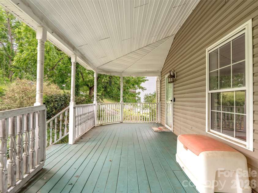 17 Captains Drive, Candler, NC 28715.  MLS# CAR4385874, YatesRealty ID 31630. 