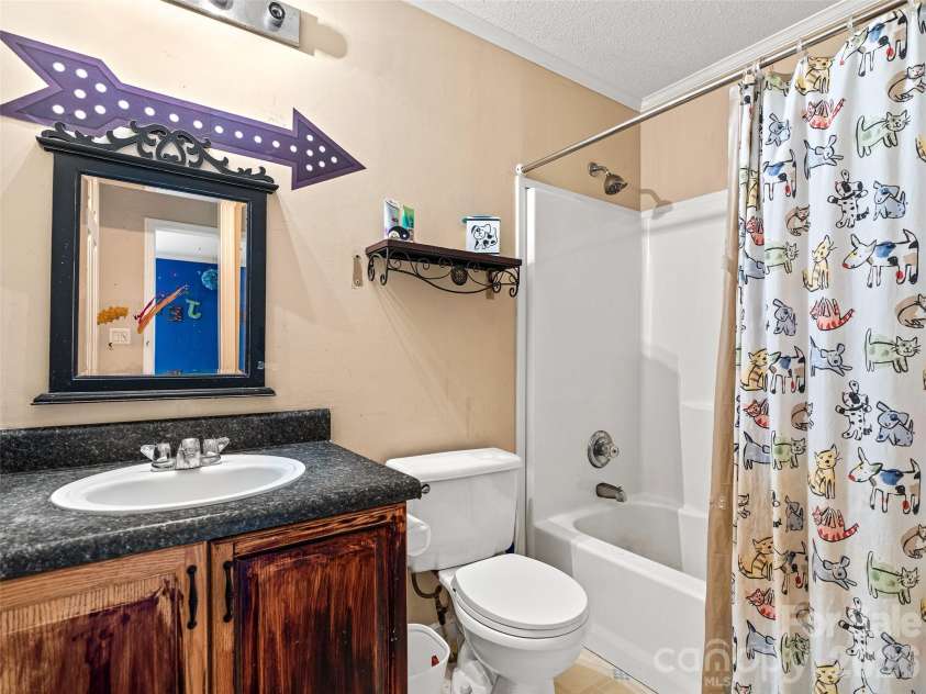 17 Captains Drive, Candler, NC 28715.  MLS# CAR4385874, YatesRealty ID 31630. 