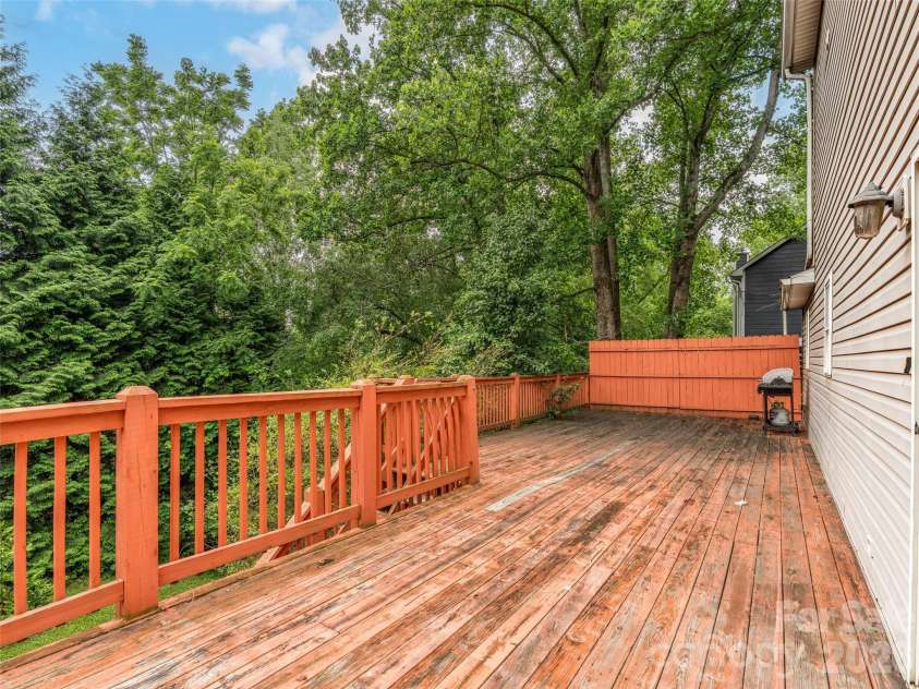 17 Captains Drive, Candler, NC 28715.  MLS# CAR4385874, YatesRealty ID 31630. 
