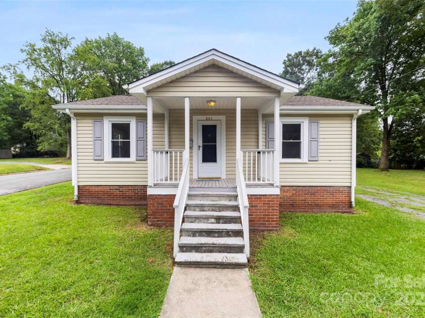 201 Sacco Street, Belmont, NC 28012.  MLS# CAR4290258, YatesRealty ID 31631. 