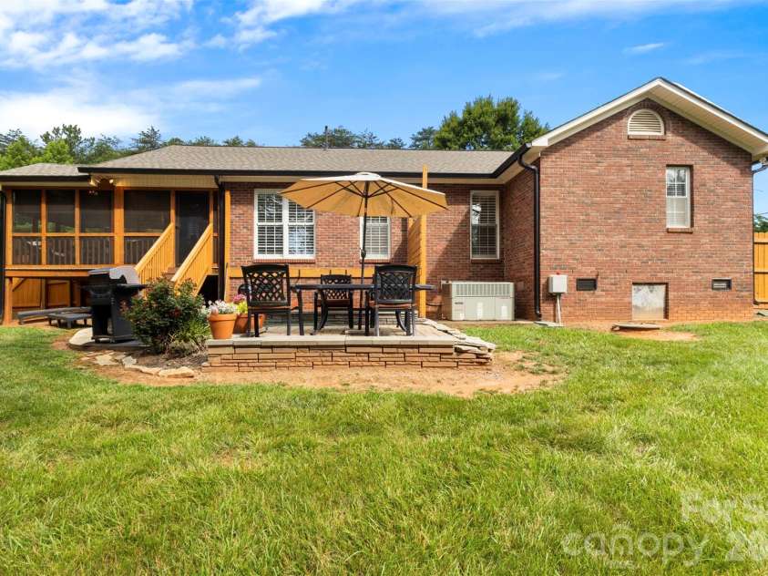 7760 Wallace Lane, Denver, NC 28037.  MLS# CAR4395134, YatesRealty ID 31631. 