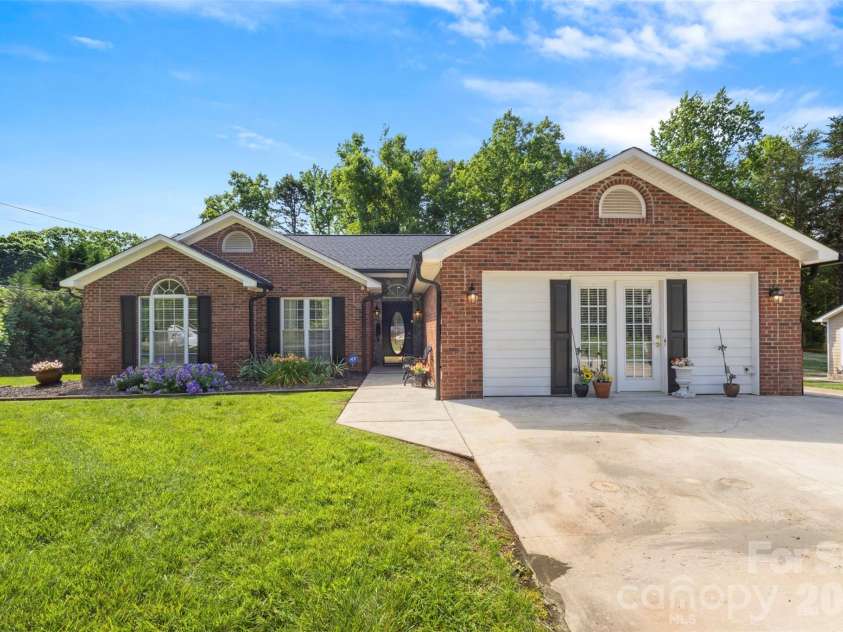7760 Wallace Lane, Denver, NC 28037.  MLS# CAR4395134, YatesRealty ID 31631. 