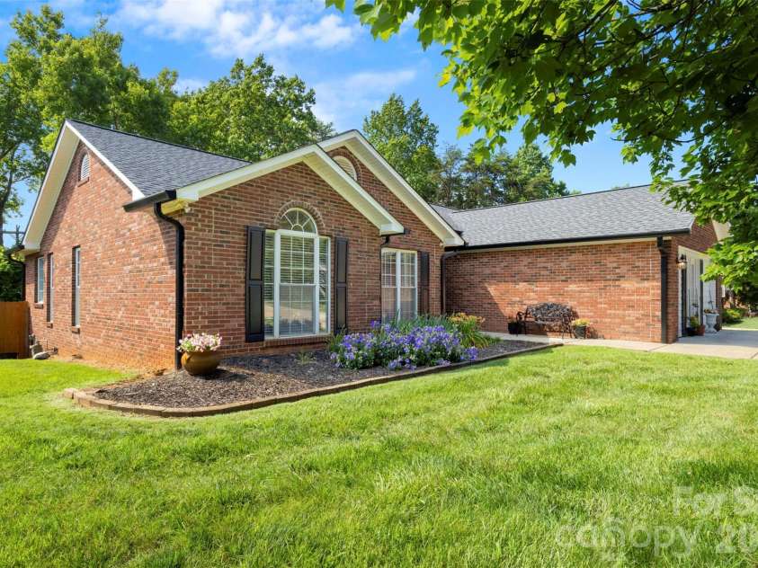 7760 Wallace Lane, Denver, NC 28037.  MLS# CAR4395134, YatesRealty ID 31631. 