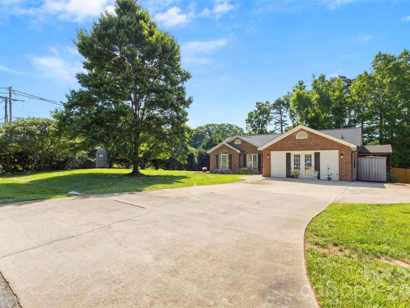 7760 Wallace Lane, Denver, NC 28037.  MLS# CAR4395134, YatesRealty ID 31631. 