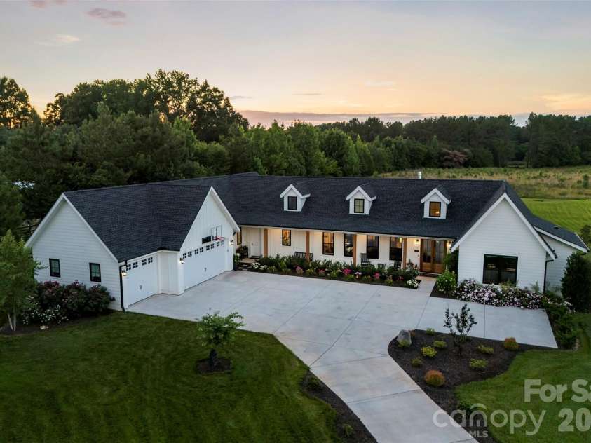 2378 Bridgewater Road, Rock Hill, SC 29730.  MLS# CAR4392805, YatesRealty ID 31632. 