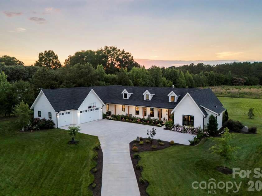 2378 Bridgewater Road, Rock Hill, SC 29730.  MLS# CAR4392805, YatesRealty ID 31632. 