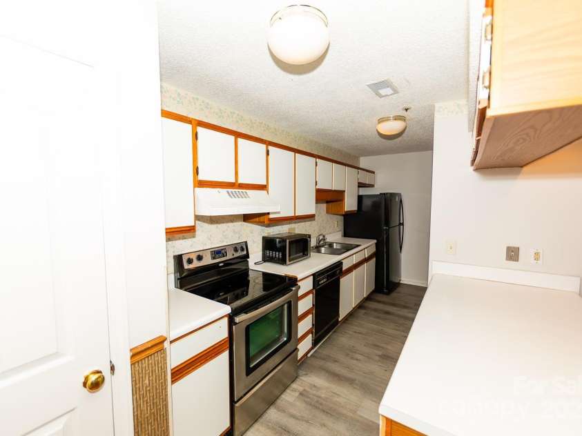 7330 Rose Terrace Court, Charlotte, NC 28215.  MLS# CAR4288319, YatesRealty ID 31632. 