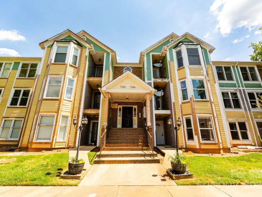 7330 Rose Terrace Court, Charlotte, NC 28215.  MLS# CAR4288319, YatesRealty ID 31632. 