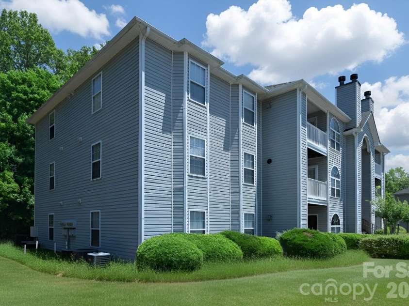 5008 Lawndale Drive, Greensboro, NC 27455.  MLS# CAR4395458, YatesRealty ID 31633. 