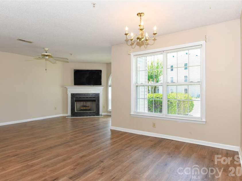 5008 Lawndale Drive, Greensboro, NC 27455.  MLS# CAR4395458, YatesRealty ID 31633. 
