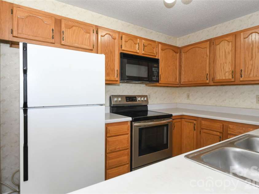 5008 Lawndale Drive, Greensboro, NC 27455.  MLS# CAR4395458, YatesRealty ID 31633. 