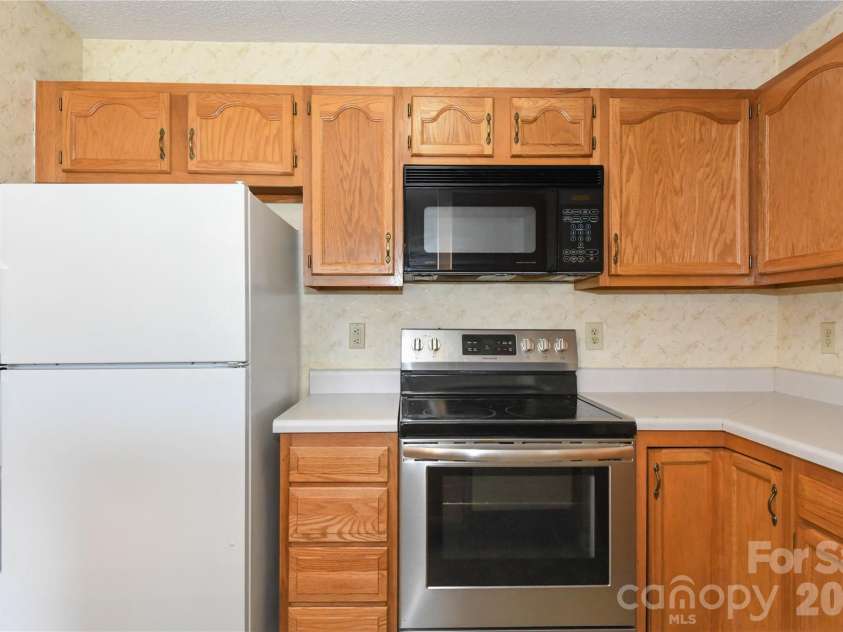 5008 Lawndale Drive, Greensboro, NC 27455.  MLS# CAR4395458, YatesRealty ID 31633. 