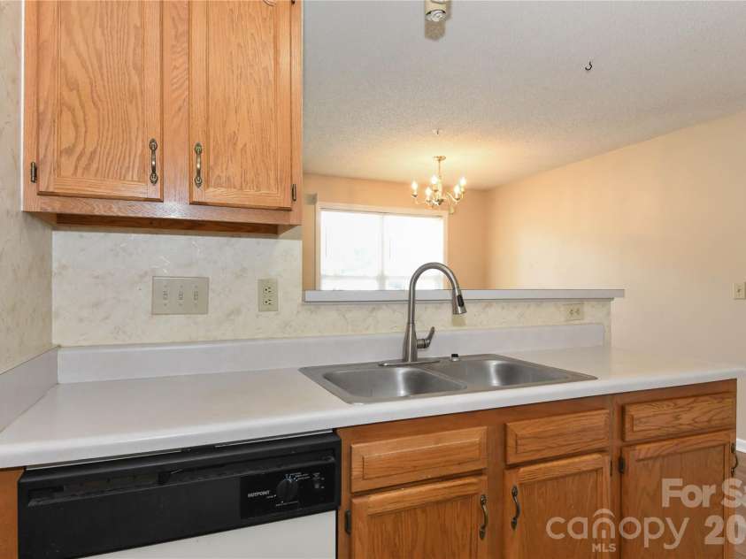 5008 Lawndale Drive, Greensboro, NC 27455.  MLS# CAR4395458, YatesRealty ID 31633. 