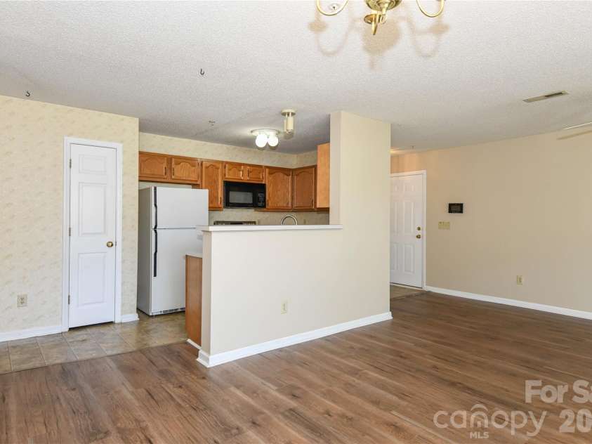 5008 Lawndale Drive, Greensboro, NC 27455.  MLS# CAR4395458, YatesRealty ID 31633. 