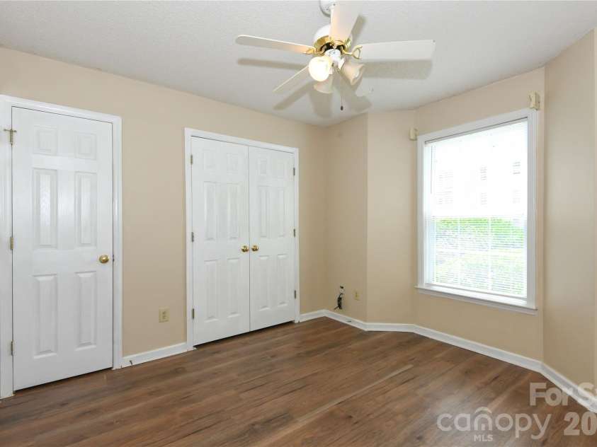 5008 Lawndale Drive, Greensboro, NC 27455.  MLS# CAR4395458, YatesRealty ID 31633. 