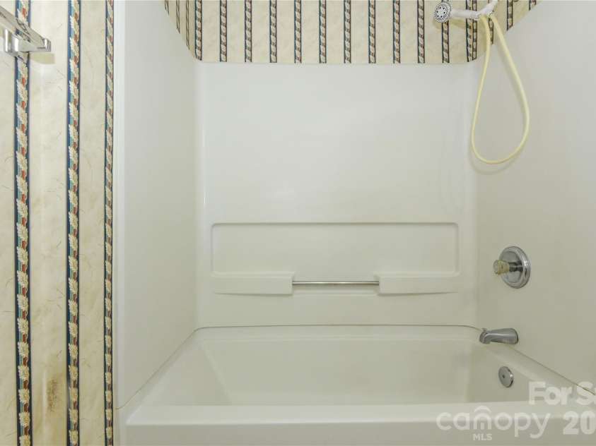 5008 Lawndale Drive, Greensboro, NC 27455.  MLS# CAR4395458, YatesRealty ID 31633. 