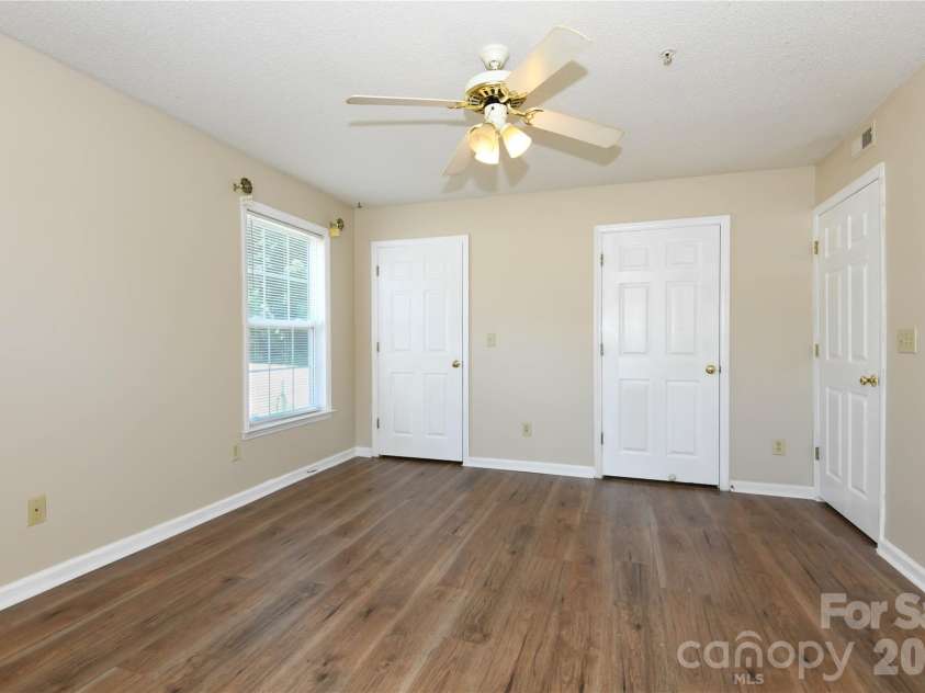 5008 Lawndale Drive, Greensboro, NC 27455.  MLS# CAR4395458, YatesRealty ID 31633. 