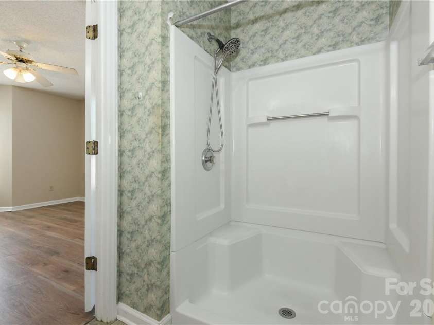 5008 Lawndale Drive, Greensboro, NC 27455.  MLS# CAR4395458, YatesRealty ID 31633. 