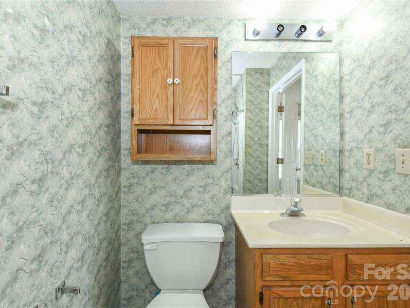 5008 Lawndale Drive, Greensboro, NC 27455.  MLS# CAR4395458, YatesRealty ID 31633. 